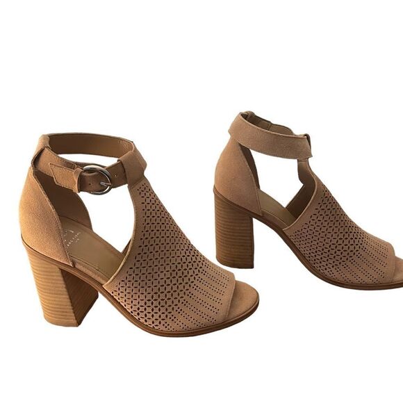 Marc Fisher Vixen Cutout Suede Sandals Size 8 - Picture 4 of 9